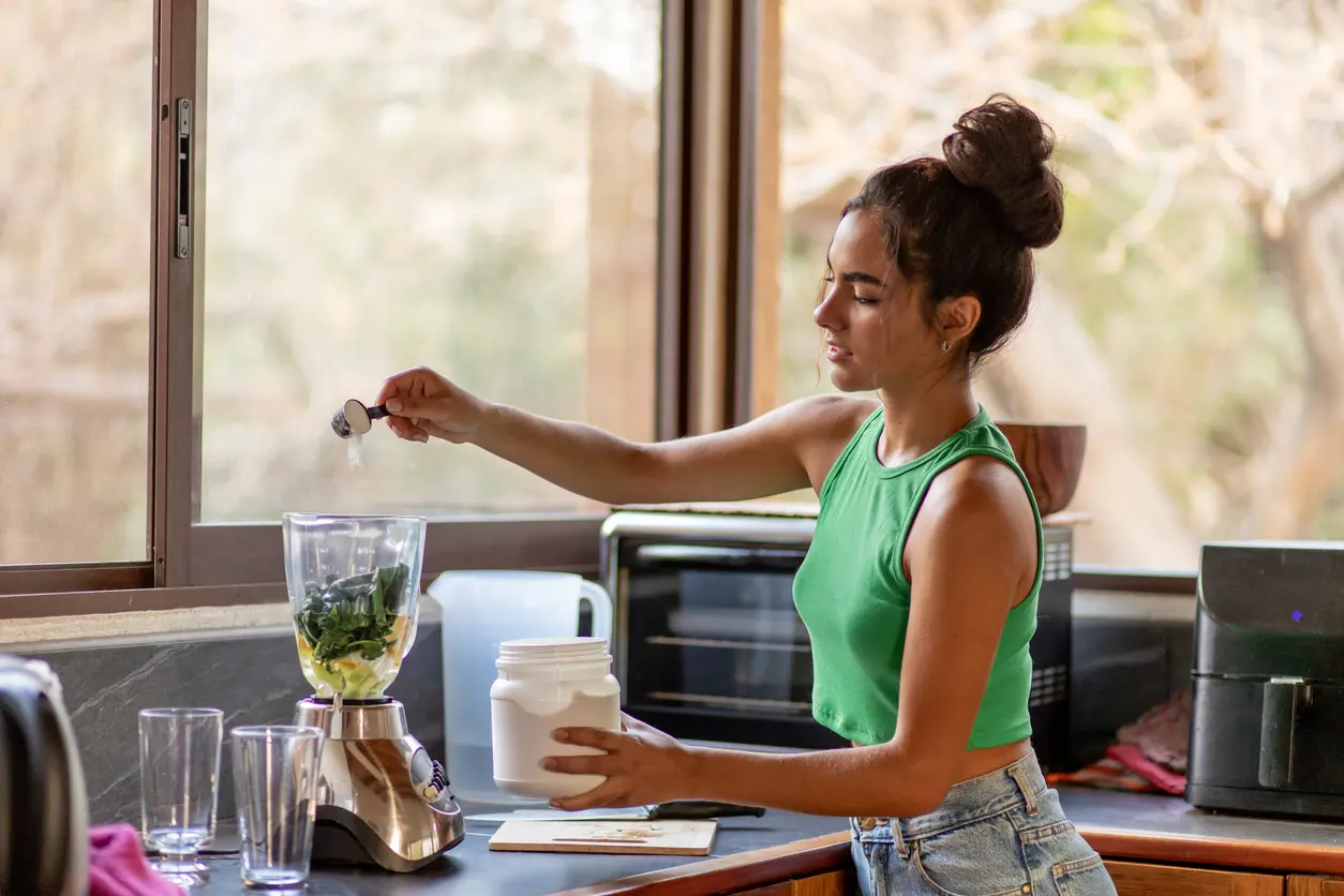 girl-making-smoothies-without-wearing-ear-protection