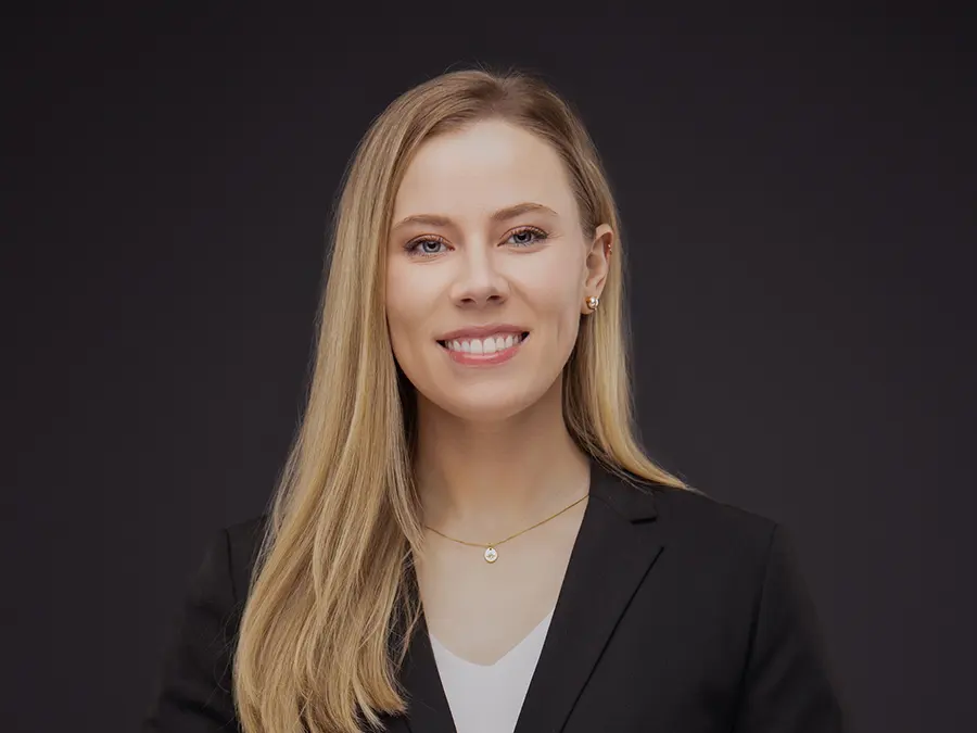 Headshot-of-dr-lauren-reid